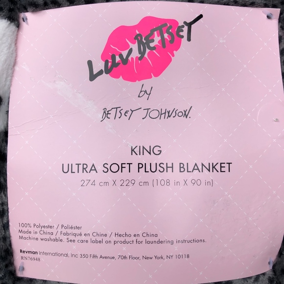 Luv Betsey Skulls & Leopard King Plush Blanket - Picture 2 of 4